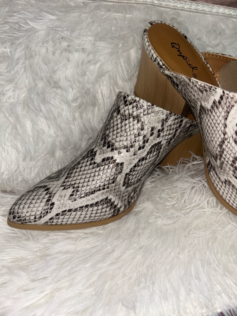 Qupid White & Gray Snake-Print Slip-On Mules - Picture 4 of 6